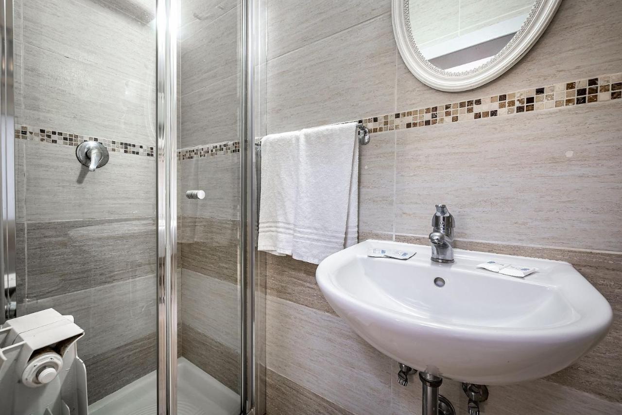 ḥọṭẹḷ ṿẹṇẹṭọ !! Centro Storico Di ƒirenze !!! Con Access Ztl Hotel Firenze